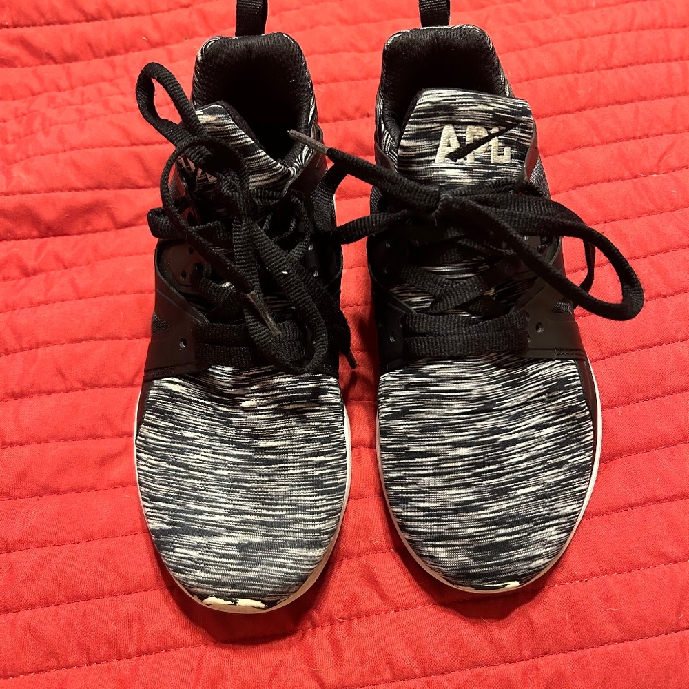 APP Lululemon  shoes